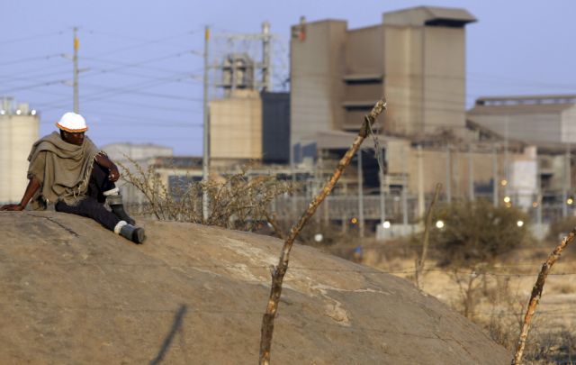 Αποσύρει το τελεσίγραφο προς τους απεργούς η εταιρεία Λονμίν στη Νότιο Αφρική